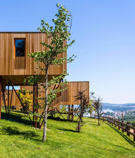 Exterior & Views