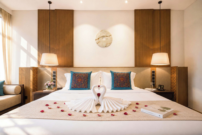 Room 2, The Blossom Dreamscape Boutique Hotel - Yulong River Branch - Free Buffet Breakfast & Laundry Facilities & Tailor Made Tours, Guilin