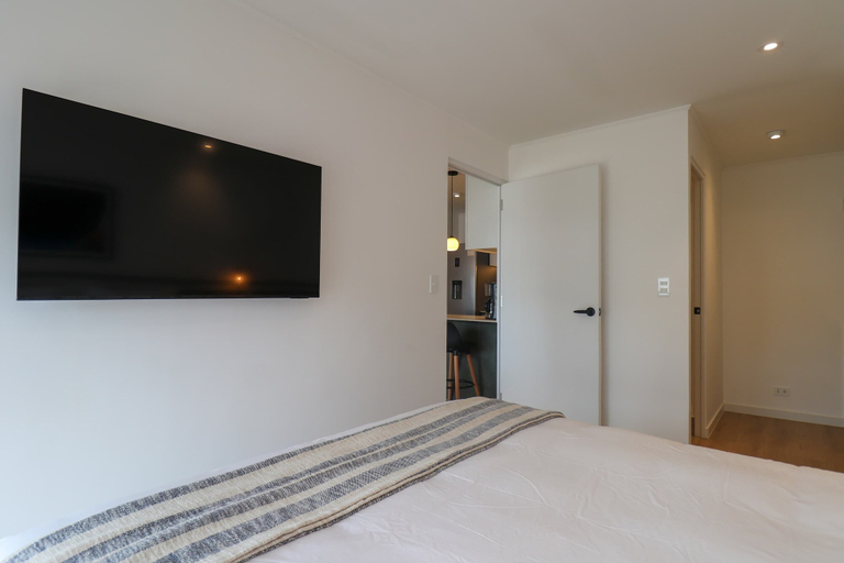 Room 4, w Scenic 2BR w Balcony View in Miraflores, Lima