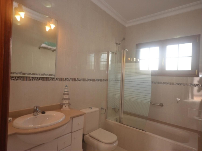 Bathroom 3, Awesome Puerto del Carmen Villa 3 Bedrooms Villa Tacataca Pool Table, Las Palmas