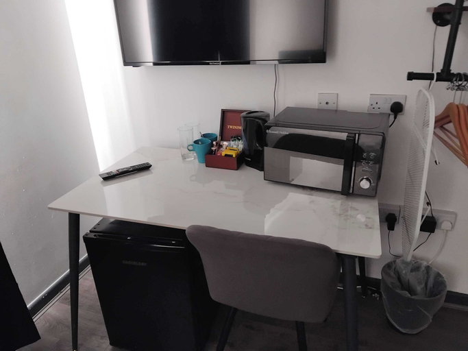Interior, Tudors eSuites - Budget Apartments, Birmingham
