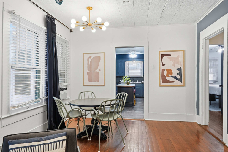 Room 4, Bright 4BR Retreat Near Downtown Lafayette, Lafayette