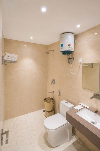 Bathroom 4, Hotel 33 Inn, Kanpur Nagar