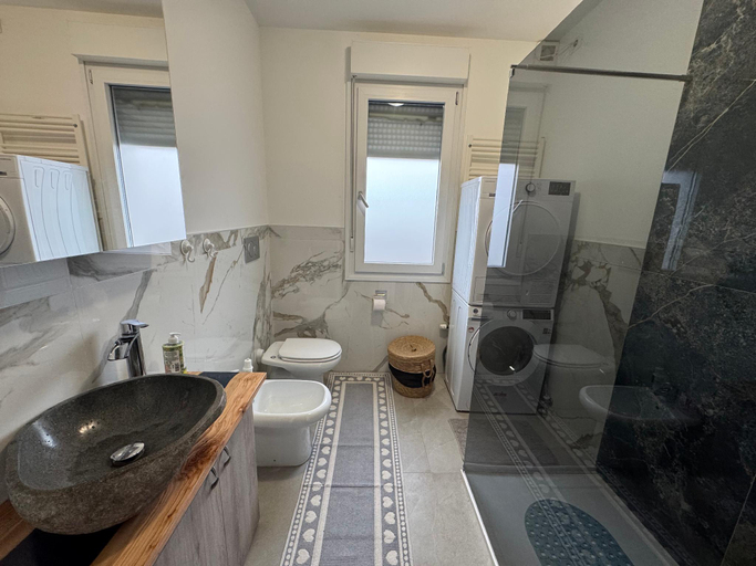 Bathroom 2, Appartamento moderno Netflix & Free Parking, Padua