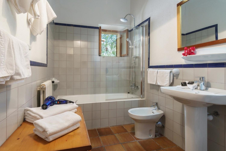 Bathroom 4, Llangana, Baleares
