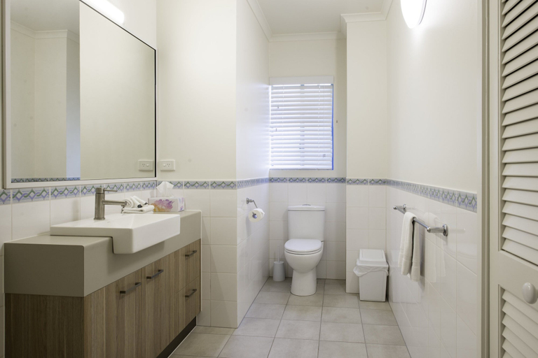 Bathroom 4, Coral Sea Vista Apartments, Whitsunday