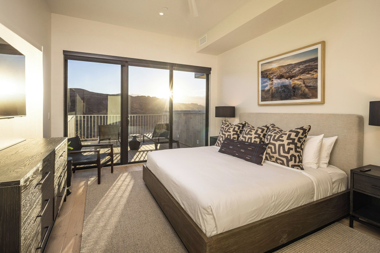 Bedroom 3, Lionsback Resort, Grand