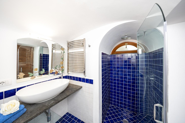 Bathroom 2, Monacone vista mare, Napoli