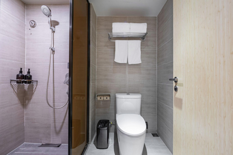 Bathroom 3, Ji Hotel Shanghai Jiangning Road Metro Station, Shanghai
