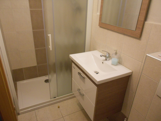 Bathroom 3, Apartments Hlapi with SPA, Kobarid