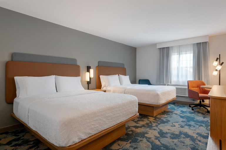 Bedroom 4, Hampton Inn & Suites Rockland, Knox