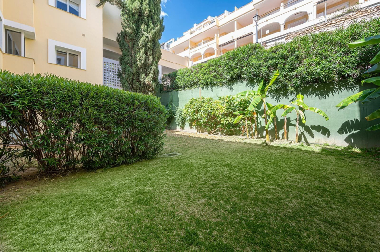 Garden view, Lalq13 Stunning Frontline Golf 3 bed apt, Málaga