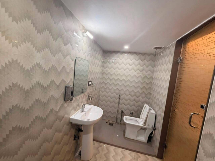 Bathroom 5, Hotel EXO premium, Varanasi