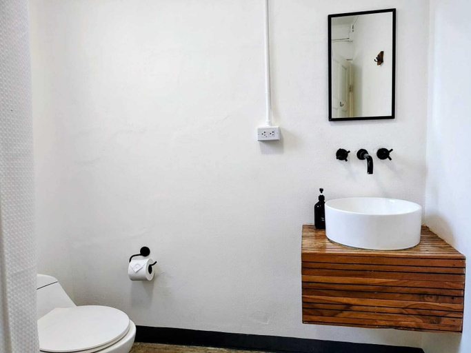 Bathroom 4, Alma Vida Hotel, Aguirre