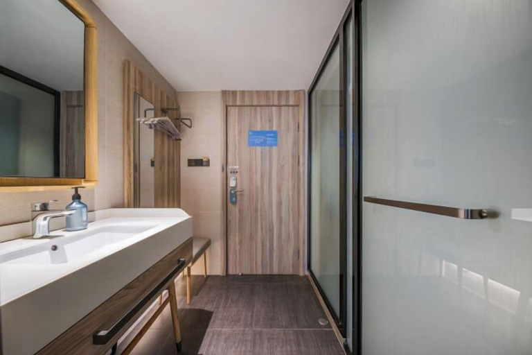 Bathroom 3, HanTing Premium Hotel (Beijing Jinsong Subway Station), Beijing