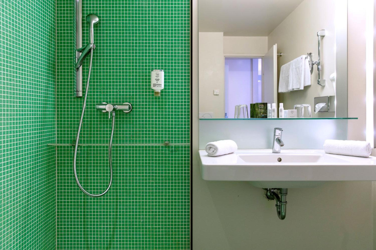 Bathroom 5, Schloss Weikersdorf, Baden