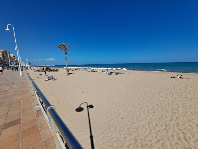 Beach 5, Orihuela - Sleeps 6 - Parking - Pool - Petfriendly, Alicante