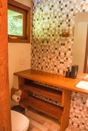 Bathroom 3, Chale 1 com Churrasqueira e Ar a 200m da Praia, Prado
