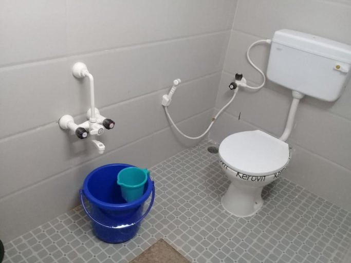 Bathroom 5, Hanchina Mane Homestay, Uttara Kannada