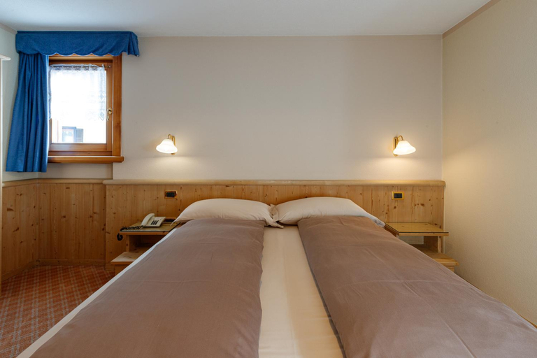 Bedroom 2, Albergo Caravasc, Sondrio