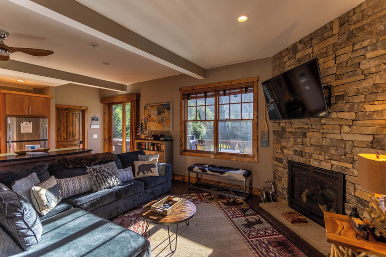 Interior 5, Moonlight View at Eagles Nest, Avery