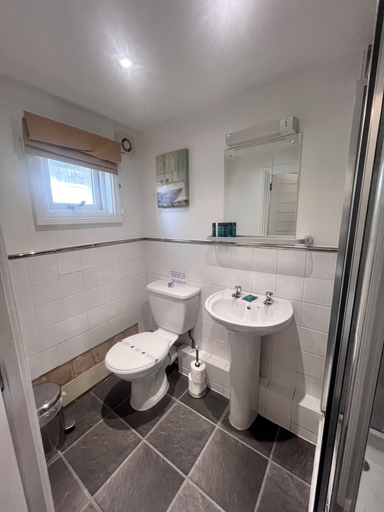 Bathroom 4, Tudors eSuites - Budget Apartments, Birmingham