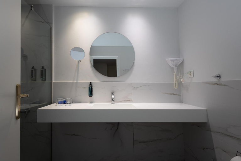 Bathroom 5, Dore Hotel, Crete
