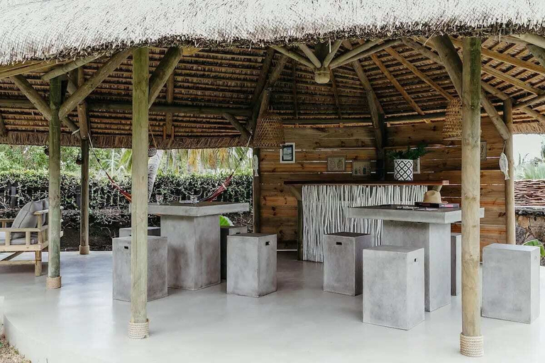 Outdoor dining 3, Boutik Retreats, Black River