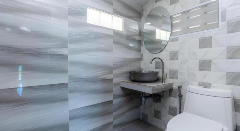 Bathroom, Sichang Marina Resort, Koh Si Chang