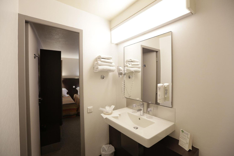 Bathroom 4, Hey Lou Hotel Frankfurt Airport, Groß-Gerau