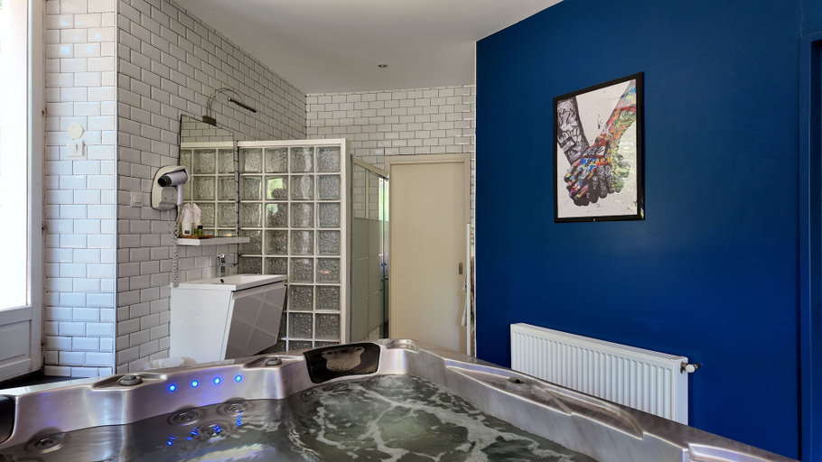 Bathroom 5, La Font Vineuse, Hautes-Alpes