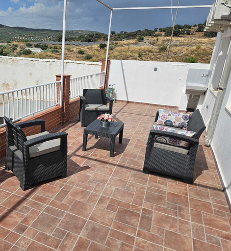 Primary image, Charming 3-bedroom Apartment in Scenic Málaga, Málaga