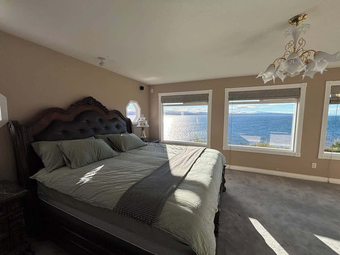 Room 4, Sunset Shores Retreat, Powell River