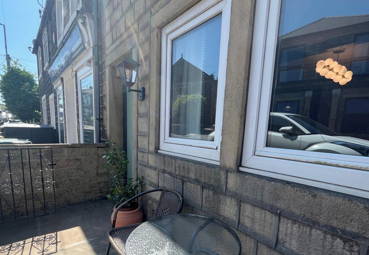 Outdoor dining 5, Cozy Cottage Retreat Near Haworth, log Burner, Bradford