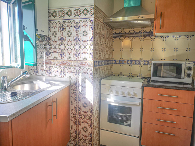 Private kitchen 4, Casa do Rosa - Sleeps 6 - Parking - Wifi, Mértola