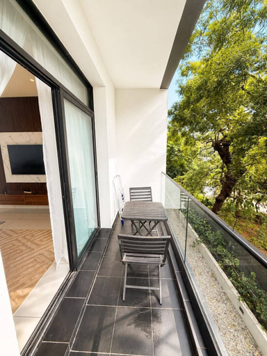 Outdoor dining 5, Embassy C113.1, Accra