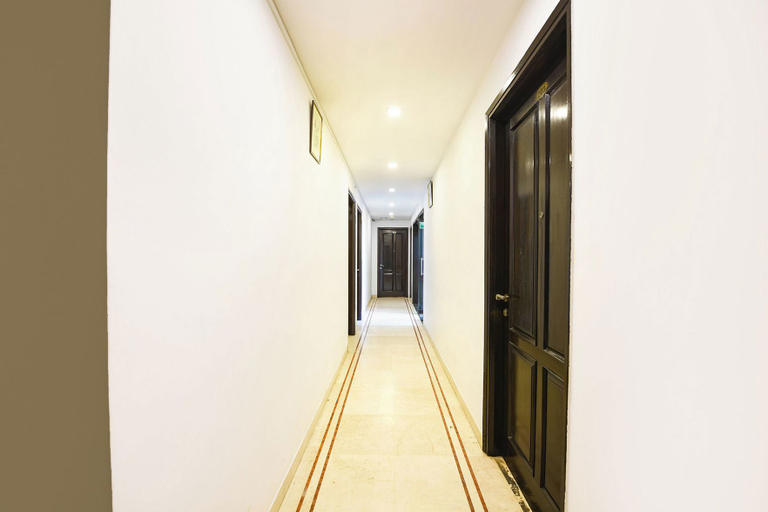 Public Area 3, Fabhotel Green Park, Delhi