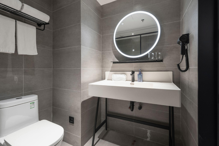 Bathroom 3, JI Hotel Shenzhen Anbao International Exhibition Center, Shenzhen