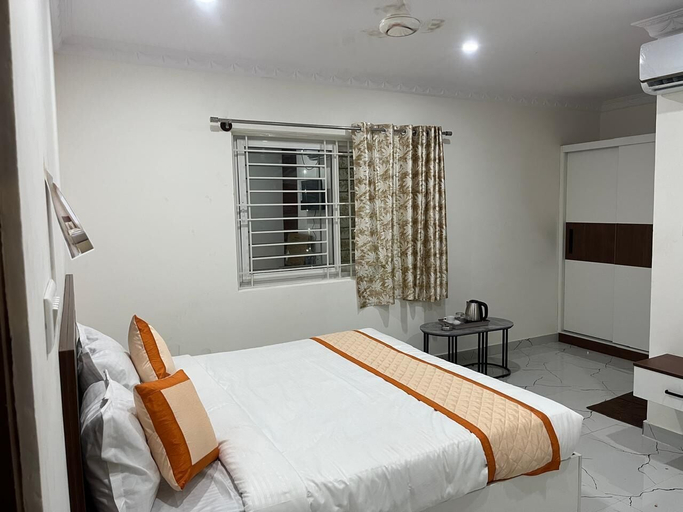 Room 4, S L N PARADISE, Bangalore