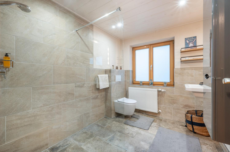 Bathroom 2, Jagers Wohnung zwischen Ehrenberg und Neuschwanstein, Reutte