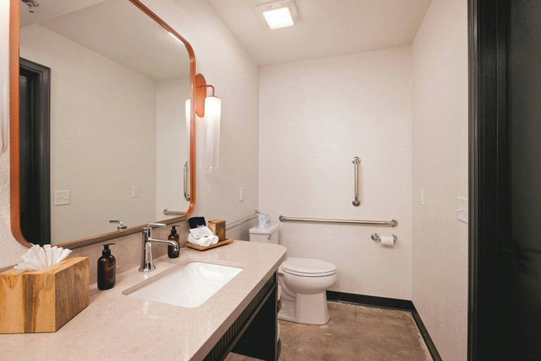 Bathroom 4, The Ozarker Lodge, Taney