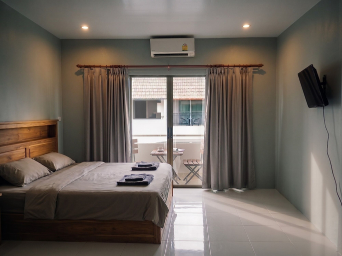 Bedroom 2, Orient Hotel, Pattaya