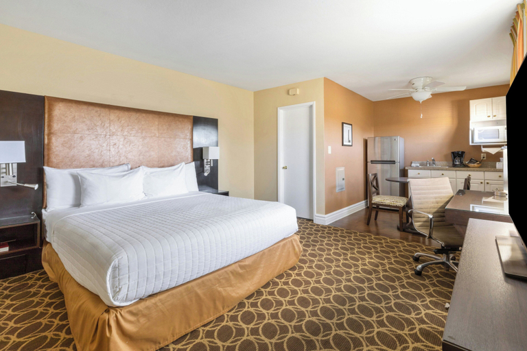 Bedroom 4, Marin Suites Hotel, Marin