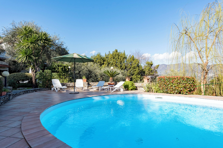 Pool 4, Villa Renetta Rapallo, Genova