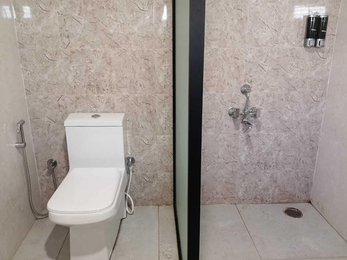 Bathroom 5, Hotel Radhe Pride, Hyderabad