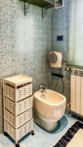 Bathroom 2, Moon's House Oropa, Biella