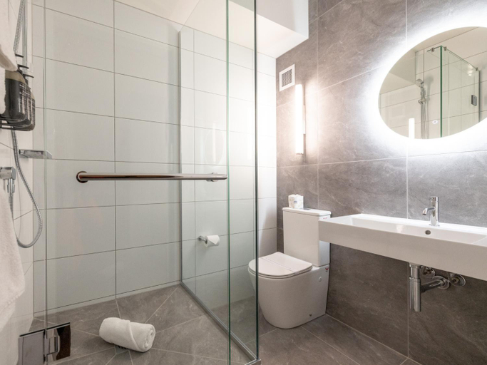 Bathroom 5, Rose Park Hotel Auckland, Waitakere