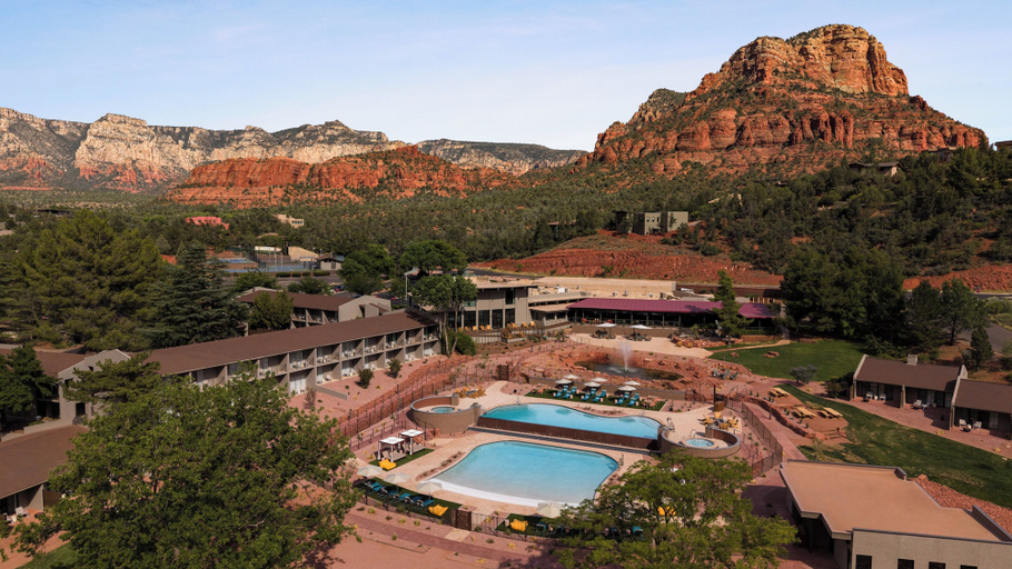 Exterior & Views