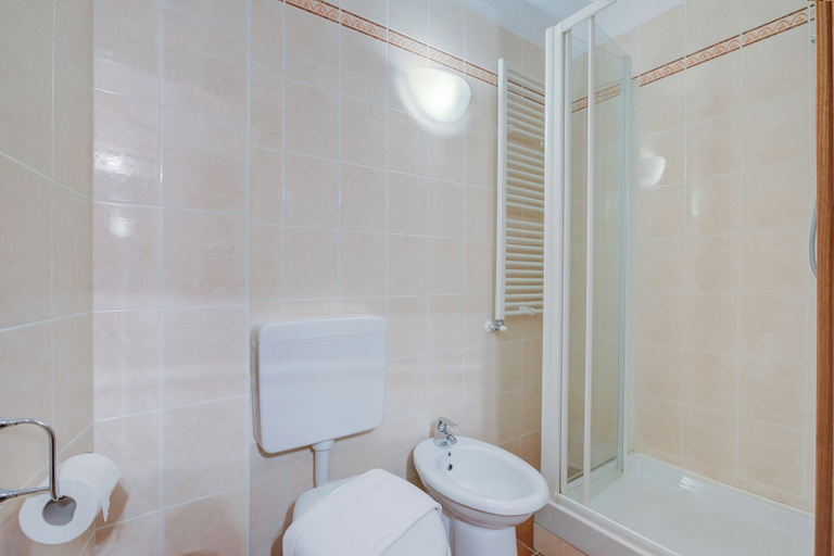 Bathroom 2, L'aquila Ski in / ski out, Torino
