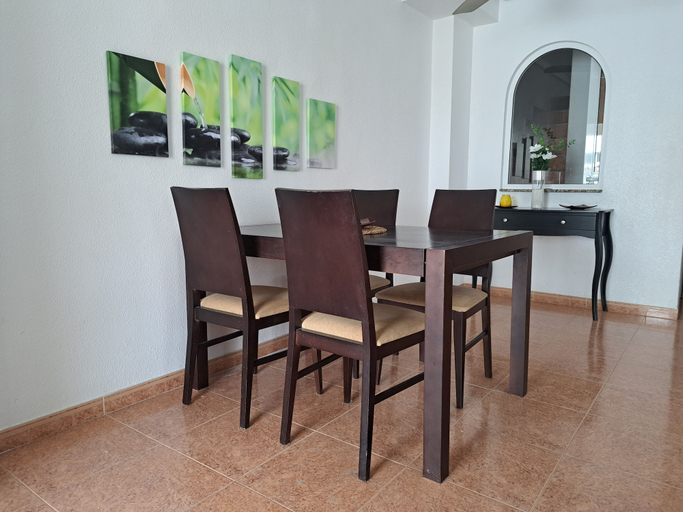 Dining 3, Orihuela - Sleeps 6 - Parking - Pool - Petfriendly, Alicante